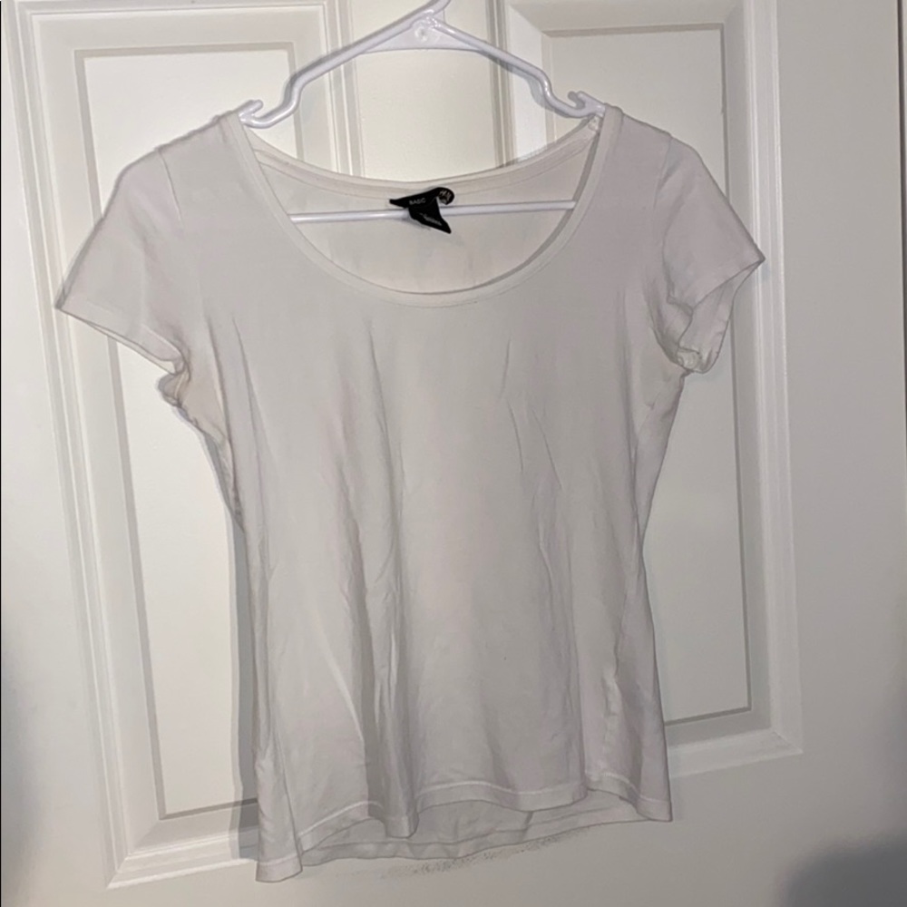 basic whit t shirt
